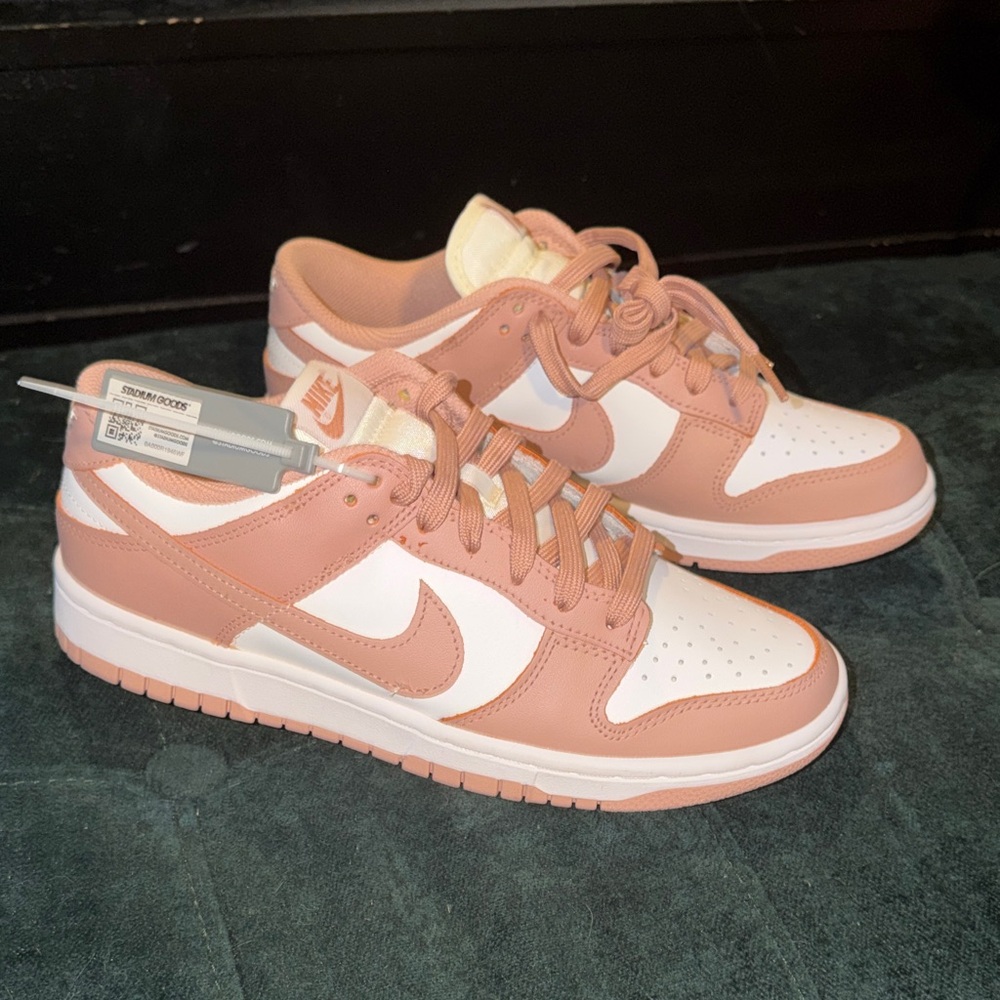 Nike Dunk Low
Rose Whisper (Women's)